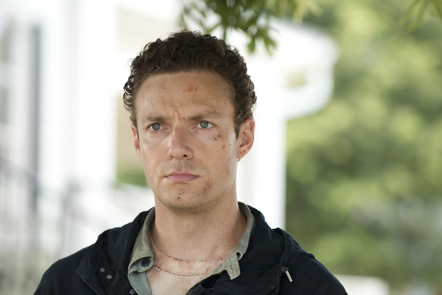 File:AMC 605 Aaron Uneasy.png