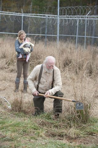 File:The-walking-dead-hershel-and Beth!.jpg