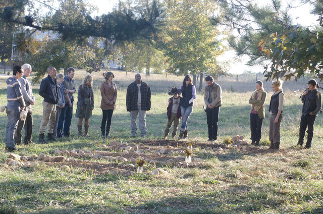 File:Glenn, Hershel, Shane, Beth, Jimmy, Patricia, Maggie, T-Dog, Carl, Lori, Rick, Carol, Andrea, Daryl.jpg