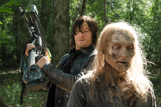 File:AMC 515 Daryl Behind Walker.png