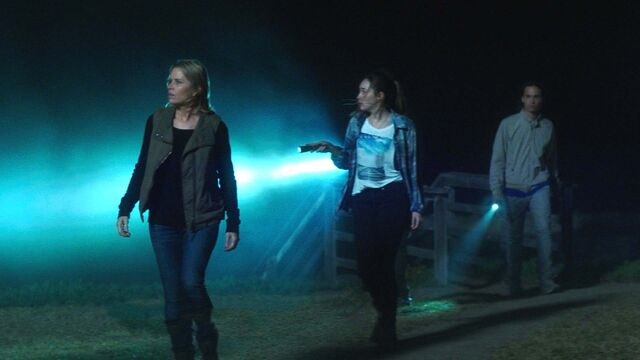 File:Promo FTWD Season 2.jpg