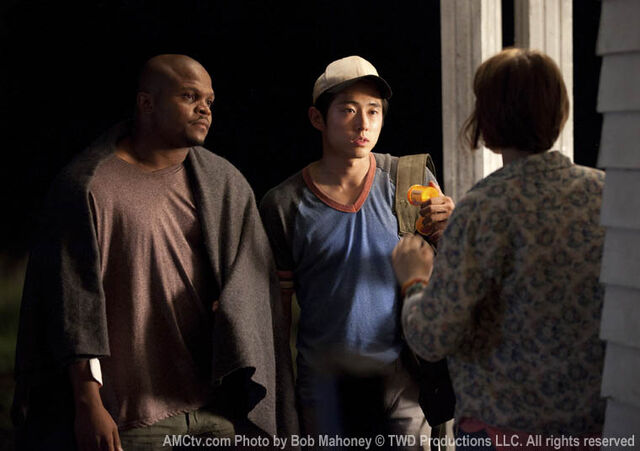 File:Episode-3-t-dog-glenn-maggie.jpg