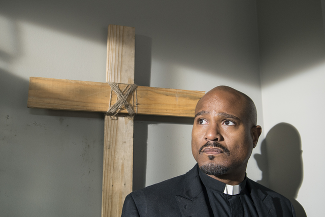 File:AMC 514 Gabriel Crucifix.png