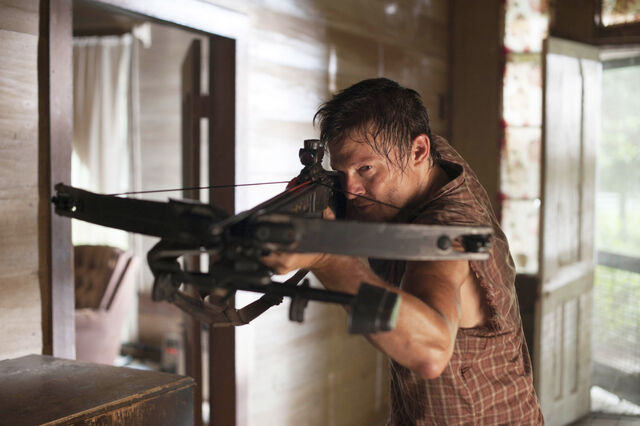 File:The-walking-dead-daryl-crossbow.jpg