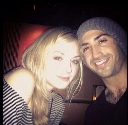File:EmilyselfieKinney.jpg