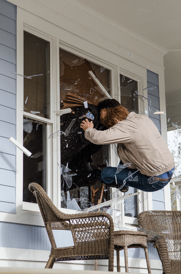 File:AMC 515 Crashing Window.png