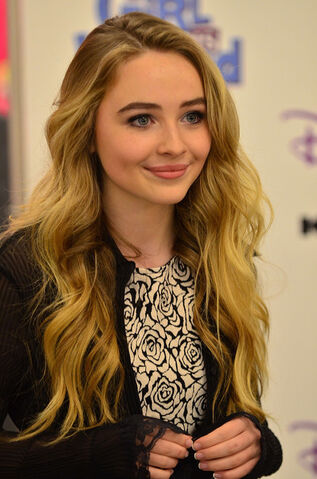 Файл:Sabrina Carpenter.jpg