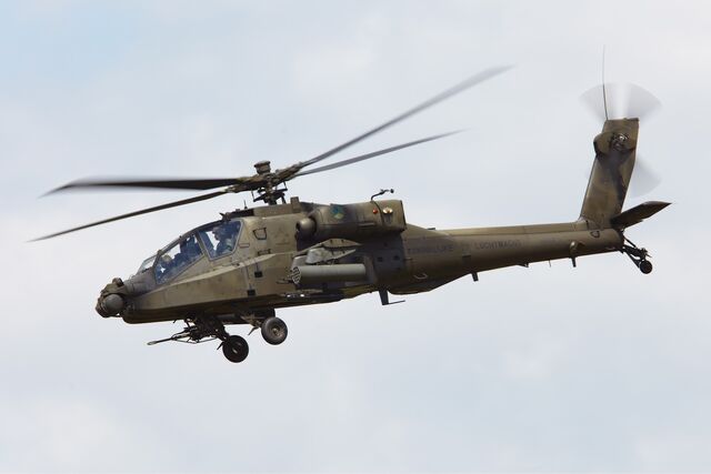File:Apache helicopters ah-64.jpg
