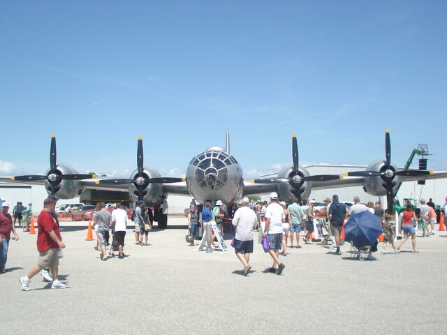 File:Air show fifi 032.jpg