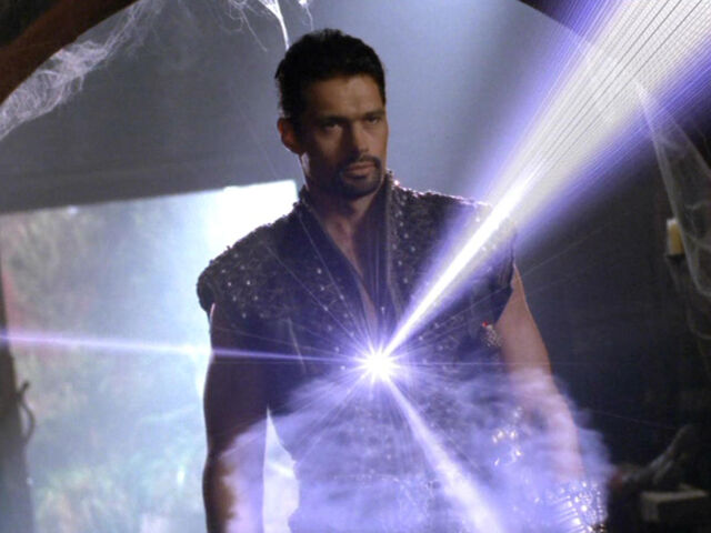 File:Xena s5 chakram dArc236.jpg