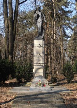 Pomnik Zywiciela.jpg