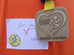 Onkobieg 2015 (medal i numer startowy).jpg