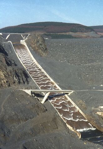 File:Llyn Brianne spillway.jpg