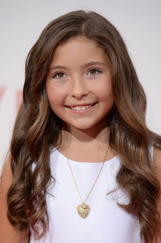 File:Giver+New+York+Premiere+Arrivals+cioQwg5CO82l.jpg