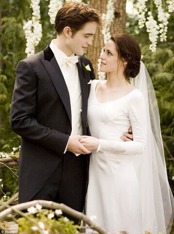 File:Bella swan wedding.jpeg