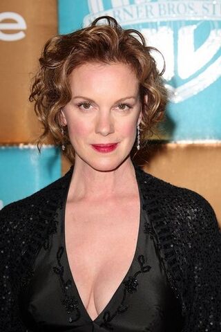 File:ElizabethPerkins.jpg