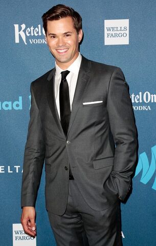 File:Andrew Rannells.jpg