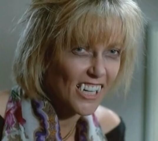 File:Leslie Snarling.jpg