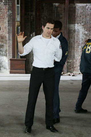 File:6x06-NealHandsUp.jpg