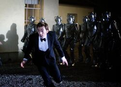 Doktor ucieka przed Cybermanami (Wiek stali).jpg