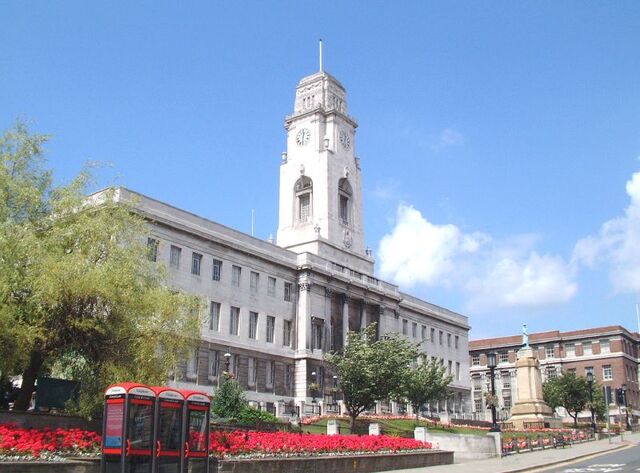 Plik:Barnsley Town Hall (1).jpg