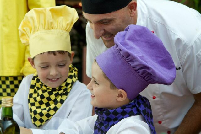 File:OliveOilIsMySecretIngredient-PromoPicture27.jpg