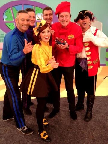 File:TheWiggles,MurrayandCaptainFeathersword.jpg