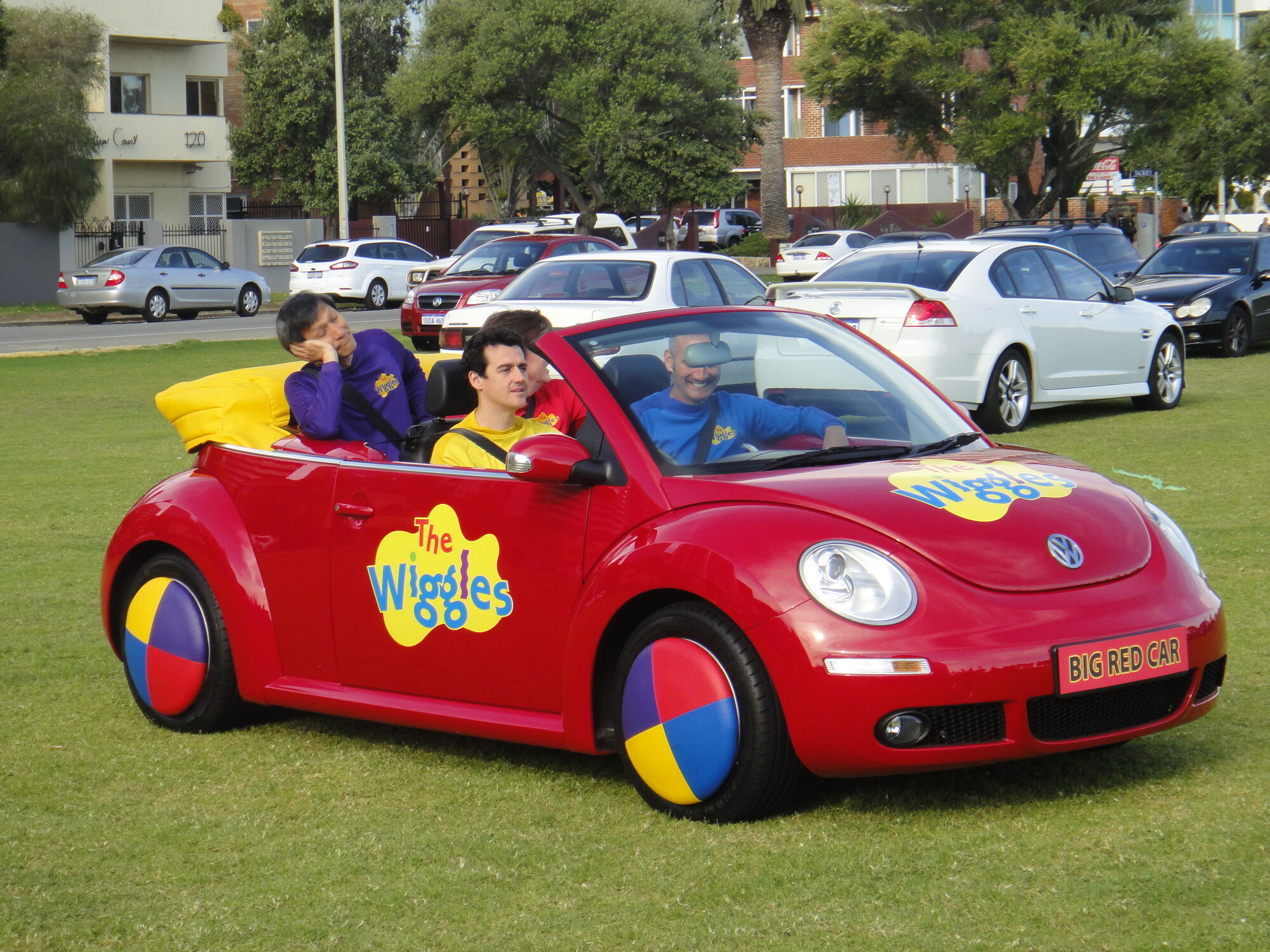 Image - Big-Red-Car-Cafe-14.jpg | Wigglepedia | FANDOM ...