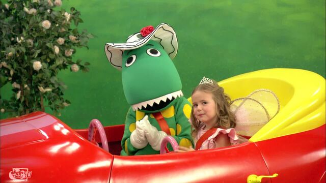 File:DorothyandFairyMariainRosyCar.jpg