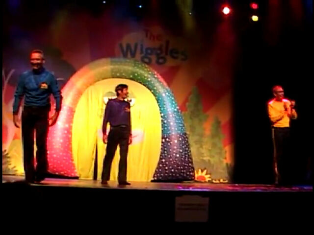 File:TheNonrealisticWigglesinGettingStrongLiveInConcert.jpg