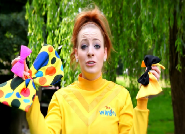 File:EmmaandherBows.png