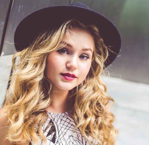 File:Bri Holt Hat Cropped.jpg
