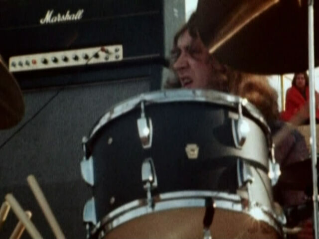 File:Jimi Hendrix15.jpg