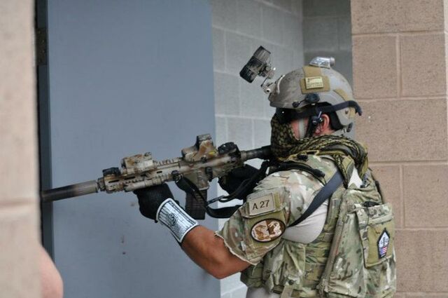 File:Navy SEAL HK416.jpg