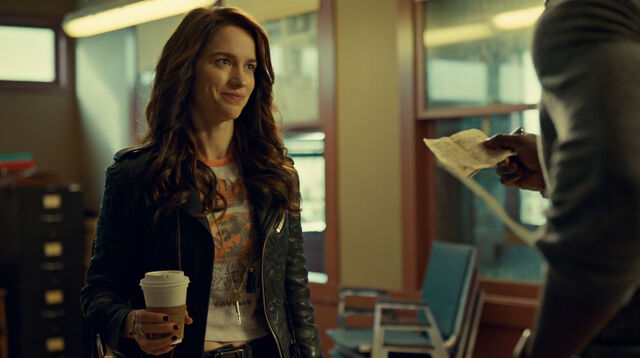 File:Wynonna.Earp.S01E03.1080p.WEB-DL.DD5.1.H.264-NTb.00 15 13 14.Still008.jpg