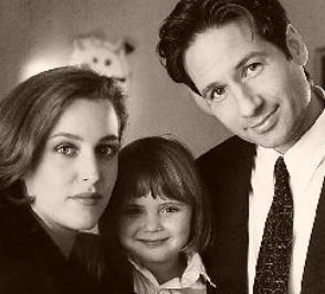 File:Scully mulder and emily.jpg