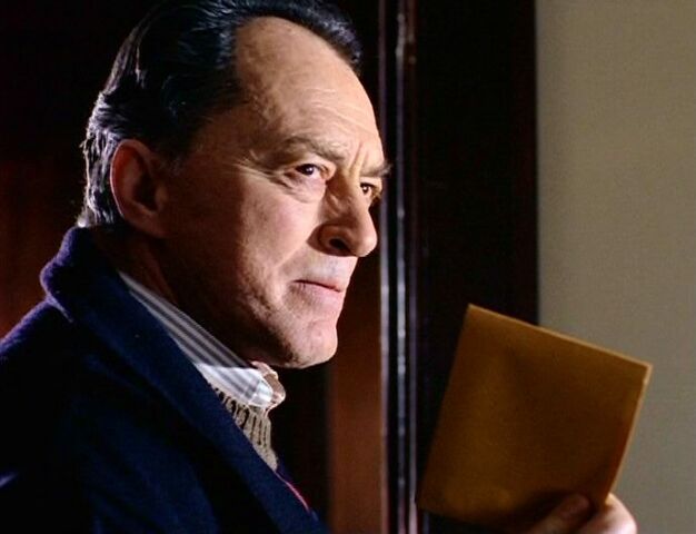 File:William Mulder with envelope.jpg