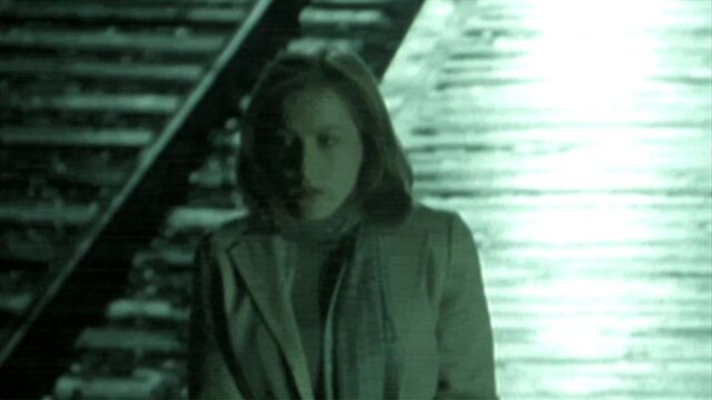 File:Dana Scully awaits Fox Mulder.jpg