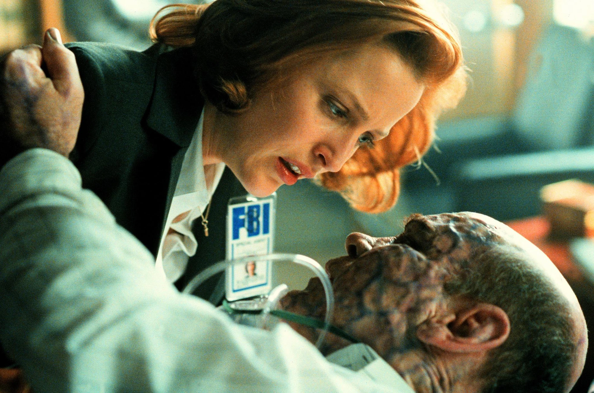 Image Dana Scully Walter Skinner nanotechnologie S.R. 819.jpg Wiki