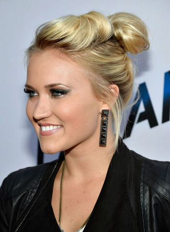 File:Emily-osment-updo-side-w724.jpg