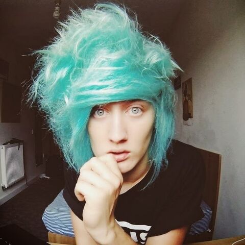 File:Veeoneeye.jpg
