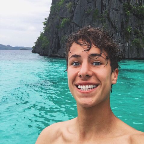 Archivo:JuanpaZurita.jpg