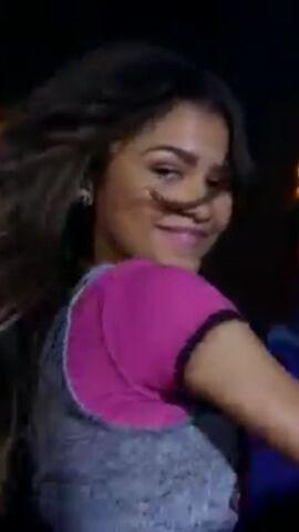File:Zoey Stevens dancing (14).jpg