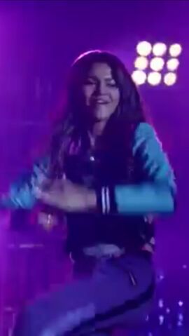 File:Zoey Stevens dancing (11).jpg