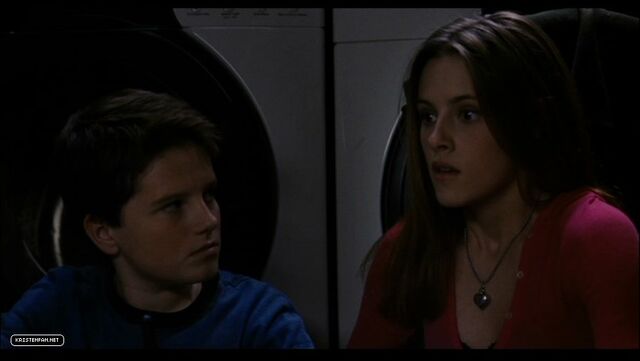 File:DVD-Screen-Captures-Zathura-kristen-stewart-23985501-898-506.jpg