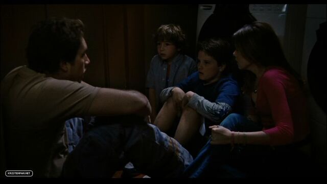 File:DVD-Screen-Captures-Zathura-kristen-stewart-23985464-898-506.jpg
