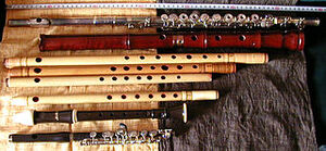 320px-Shinobue and other flutes
