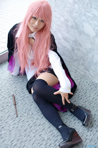 File:CosplayLouise1.jpg