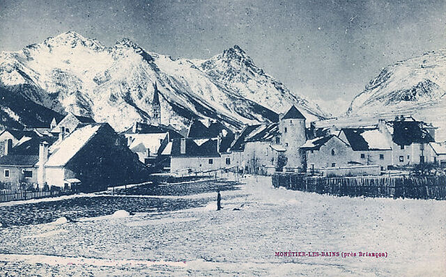 Fichier:Monetier-les-Bains en hiver.jpg