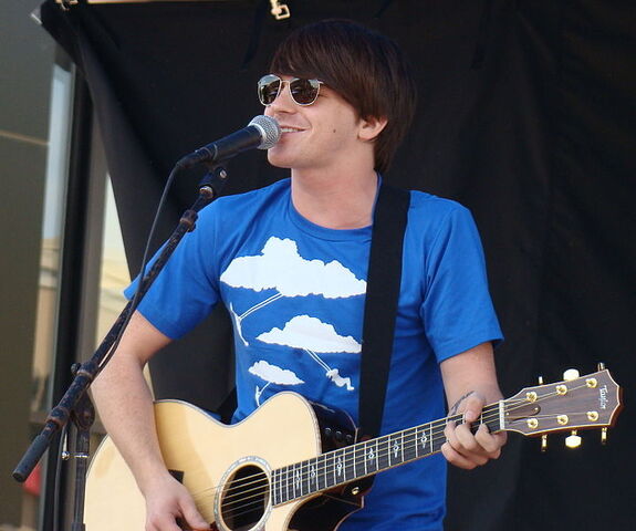 File:Drake Bell.jpg